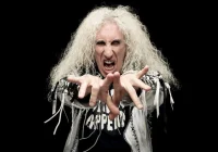 Dee Snider, do Twisted Sister, revela luta contra doença degenerativa: "O corpo cobra o preço", diz vocalista