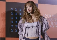 Lisa do BLACKPINK Brilha em Nova Comédia Romântica da Netflix, Inspirada em Clássico do Cinema