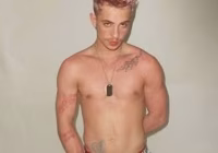 Juliano Floss, do BBB 26, tem tatuagem com música de Marina Sena e em homenagem a personagem de série; veja curiosidades sobre o participante