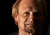 Michael Anthony sugere finalização instrumental de músicas inéditas do Van Halen, dispensando novos vocalistas