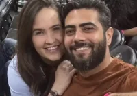 Esposa de Henrique, sertanejo flagrada fora da prisão nos EUA, surge em festa e academia no Brasil