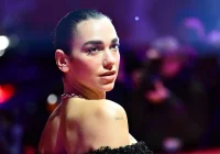 Dua Lipa Presidente da Comissão da Mulher? A absurdity brasileira que inspira a fuga para a literatura de Alexandre Soares Silva