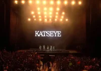 Katseye no Lollapalooza: Fãs clamam por mais hits em show marcado por improviso e poucas músicas conhecidas