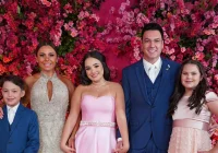 Filha do sertanejo Vinicius ganha anel de brilhante de R$1 milhão em festa de 15 anos luxuosa em Ribeirão Preto