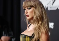 Taylor Swift enfrenta processo milionário por título de álbum: "The Life of a Showgirl" em disputa legal