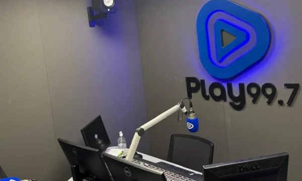 Grupo Bandeirantes Expande Atuação em Campinas com a Chegada da Play FM 99.7 e Formato Adulto-Contemporâneo