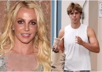 Filho de Britney Spears, Jayden Federline, surge sério em público após internação voluntária da mãe em clínica de reabilitação