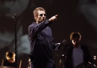 Liam Gallagher celebra indicação ao Hall da Fama do Rock e ignora críticas de fãs sobre xingamentos passados ao prêmio
