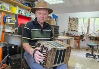 O Maestro das Memórias: Conheça o Último Fabricante de Concertinas do Espírito Santo e Sua Arte que Encanta Gerações