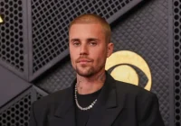 Justin Bieber no Coachella: A Honestidade Calculada que Revela a Saudade da Autenticidade em Tempos de Filtros e Algoritmos