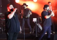 César Menotti & Fabiano Fecham Festival Sertanejo no Hopi Hari com Hits e Reflexões sobre o Gênero