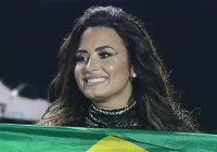 Demi Lovato anuncia show extra no Brasil em setembro: confira detalhes e como garantir ingressos para a turnê "It's Not That Deep"