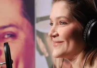 Filha de Leandro emociona fãs ao cantar "Horizonte Azul" e relembra legado do pai no sertanejo