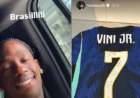Vini Jr, Craque do Brasil, Presenteia Travis Scott com Camisa Autografada Após Rapper Vibrar com Gol Épico