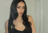 Charli XCX revela estar "no pior momento mental" e se afasta das redes sociais para cuidar da saúde